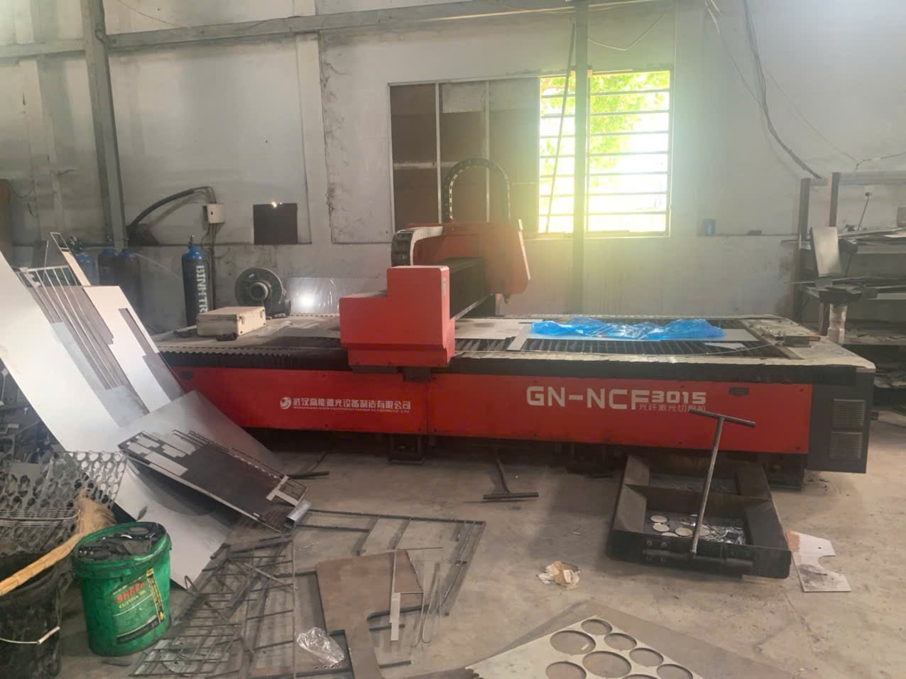 Laser cutting machine 1